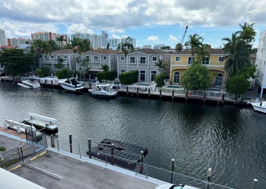 3868 NE 169th St 402, North Miami Beach, Florida 33160, Stati Uniti