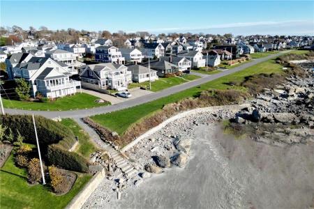 46 Esplanade, Middletown, Rhode Island 02842, États-Unis