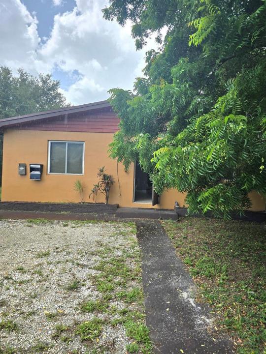 305 SW 14TH Street #1 FRONT, Dania Beach, Flórida 33004, Estados Unidos