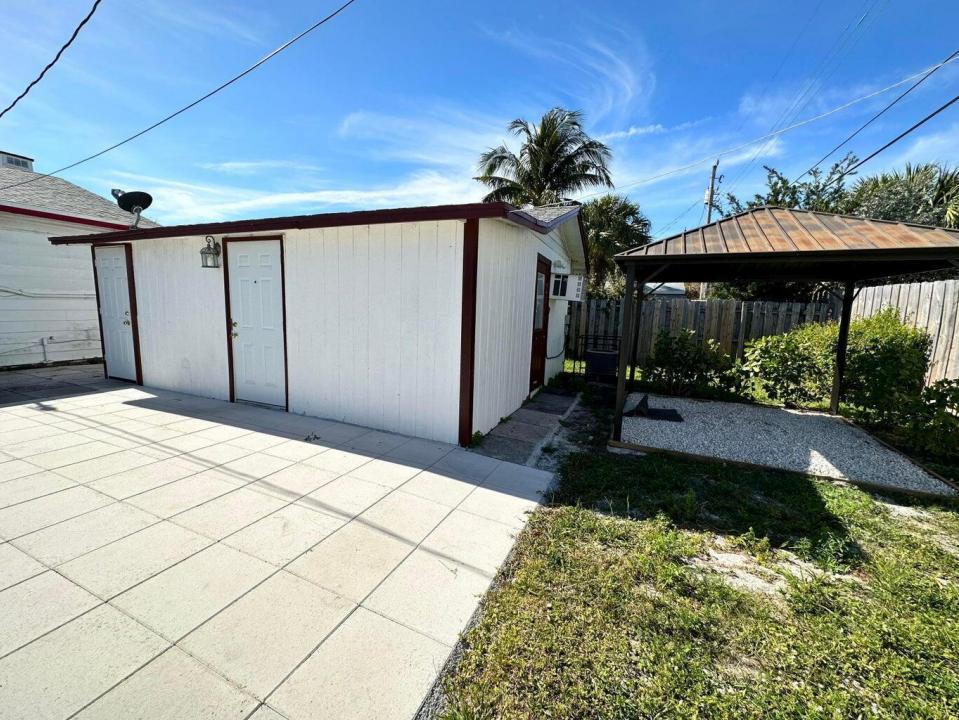 613 54th Street, West Palm Beach, Floryda 33407, USA