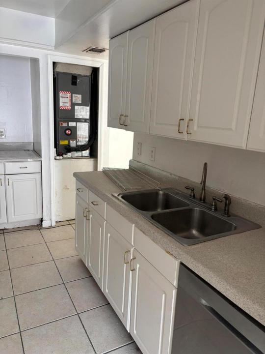 7433 SW 13TH SW Street, North Lauderdale, Florida 33068, USA