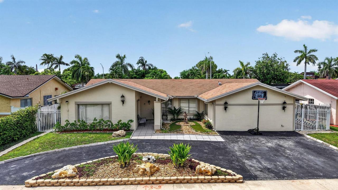 910 NE 205TH Street, Miami, Floride 33179, États-Unis