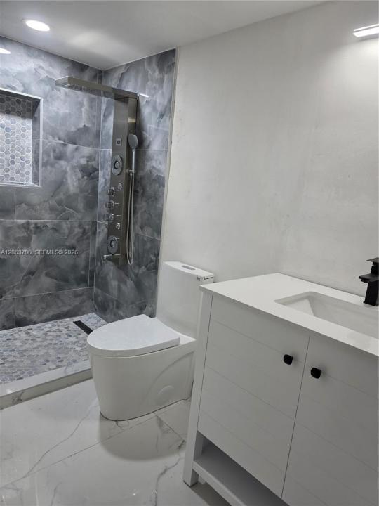 1201 NE 191st St G216, Miami, Florida 33179, Stati Uniti