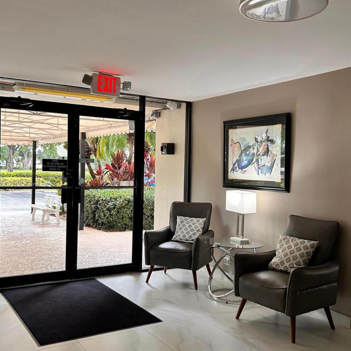 2851 S Palm Aire Drive 405, Pompano Beach, Florida 33069, Stati Uniti