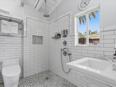 3721 NE 15th Ave, Oakland Park, Florida 33334, USA