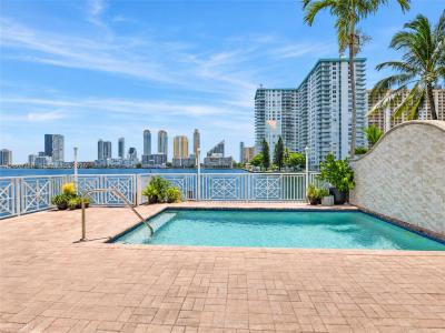 3972 NE 171st St, North Miami Beach, फ्लोरिडा 33160, संयुक्त राज्य अमेरिका