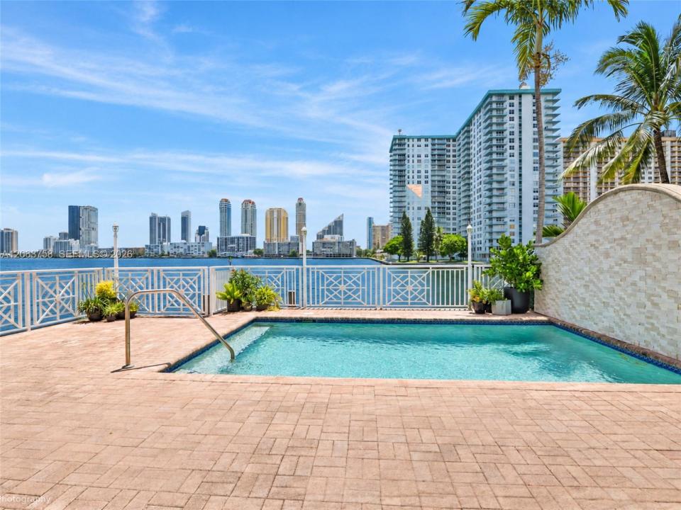3972 NE 171st St, North Miami Beach, Floride 33160, États-Unis