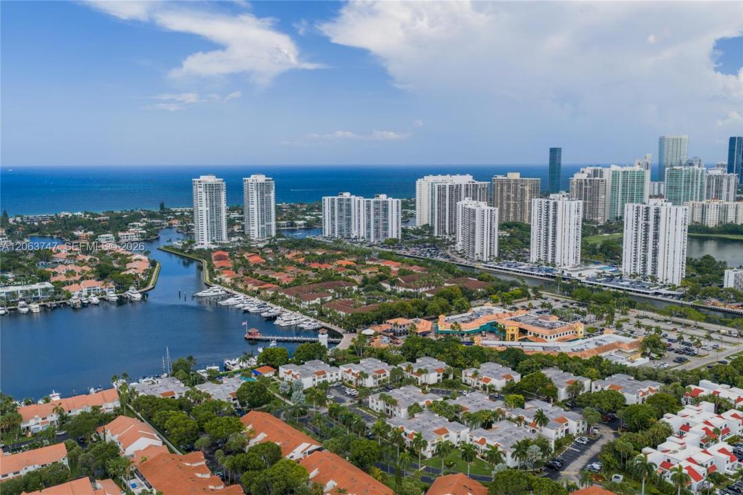 3571 Magellan Cir 343-4, Aventura, Floride 33180, États-Unis
