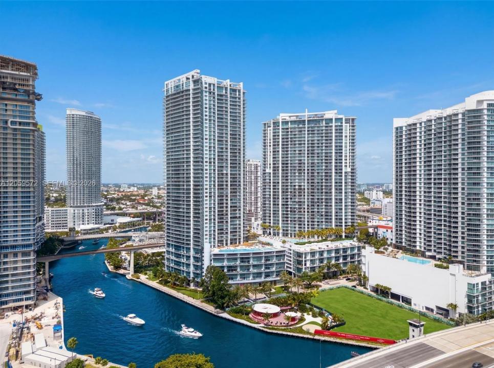 90 SW 3rd St 3212, Miami, Florida 33130, USA