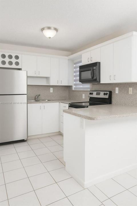 8170 NW 10th St 2, Miami, Flórida 33126, Estados Unidos