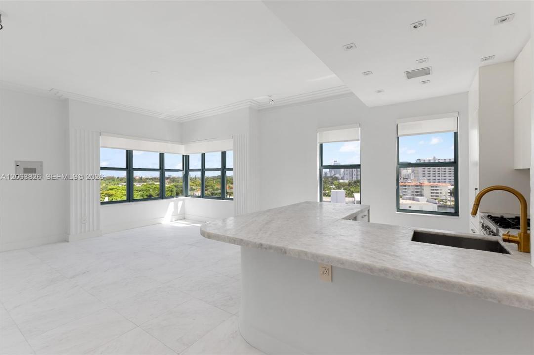 2421 Lake Pancoast Dr 7A, Miami Beach, Florida 33140, HOA KỲ