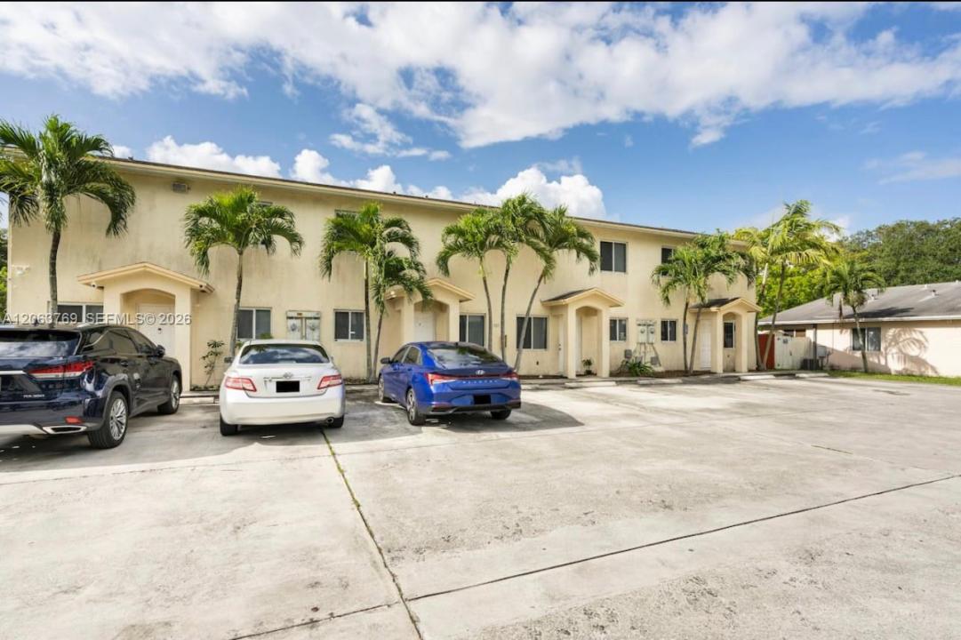 925 SW 8th St A, Hallandale Beach, Florida 33009, Stati Uniti