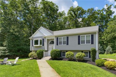 102 Bramble Bush Road, Coventry, Rhode Island 02816, USA