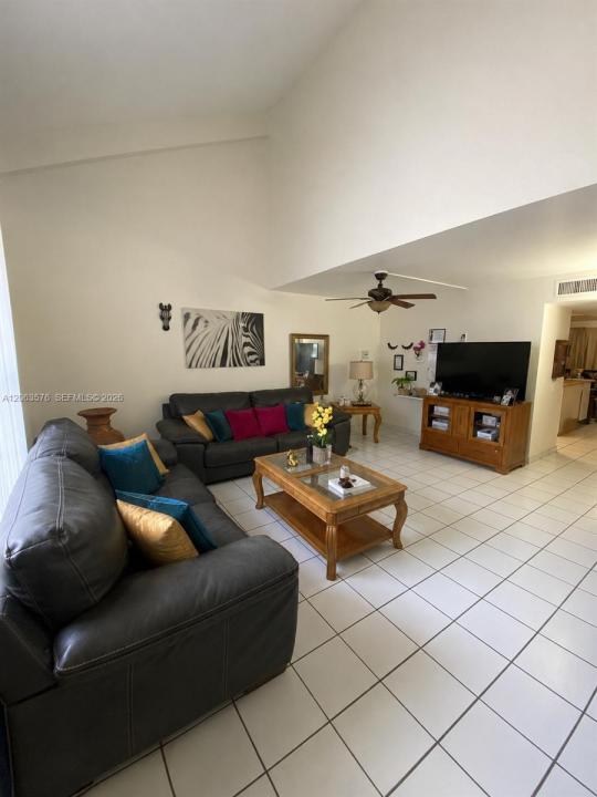 633 N University Dr 14, Plantation, Florida 33324, USA
