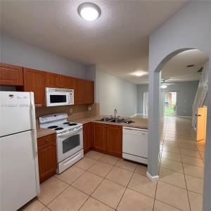 8811 S ISLES CR 8811, Tamarac, Florida 33321, USA