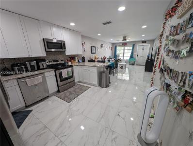 7761 NW 42nd Pl, Coral Springs, Florida 33065, USA