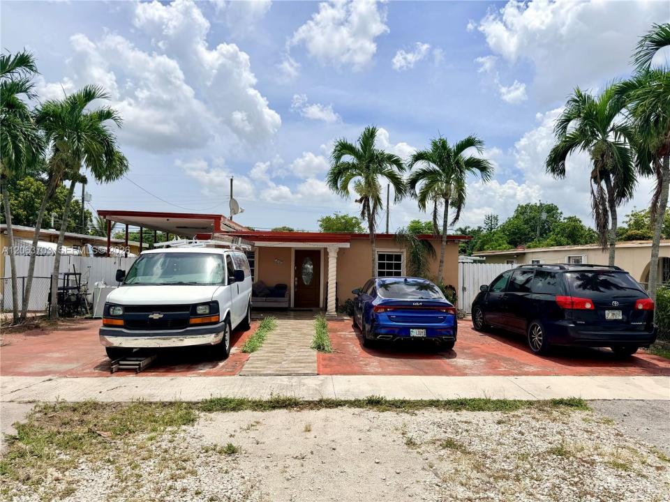142 E 45th St, Hialeah, Florida 33013, Estados Unidos