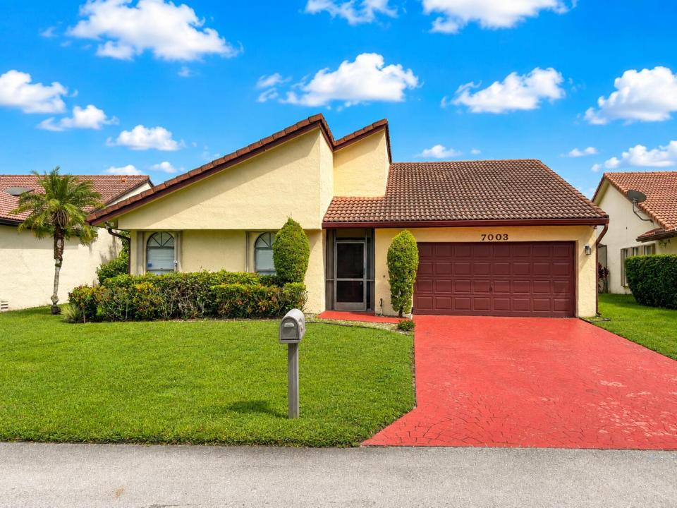 7003 GOLF POINTE Circle, Tamarac, Florida 33321, USA