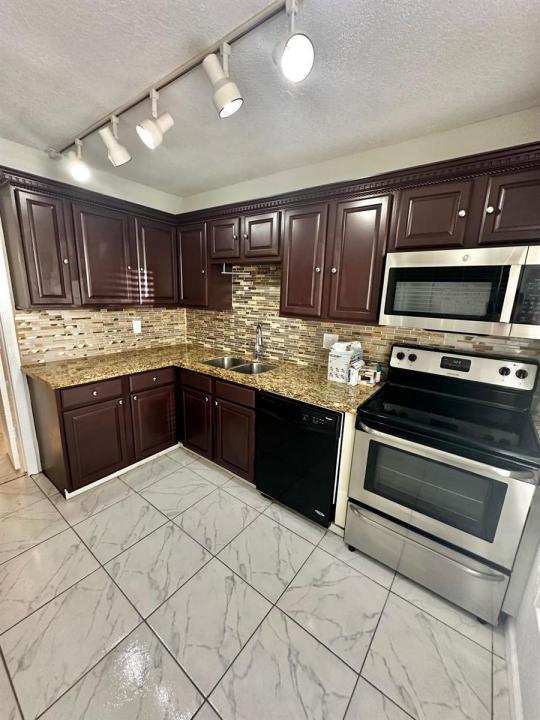 4158 Inverrary Drive 202, Lauderhill, פלורידה 33319, ארצות הברית של אמריקה