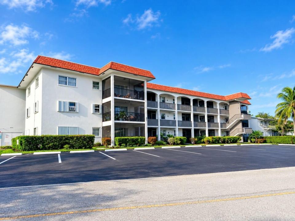 651 PINE Drive 101, Pompano Beach, Florida 33060, USA