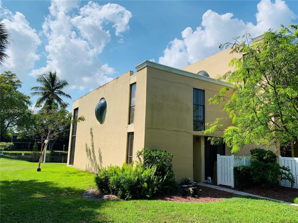 2961 SW 87th Ave 301, Davie, Florida 33328, USA