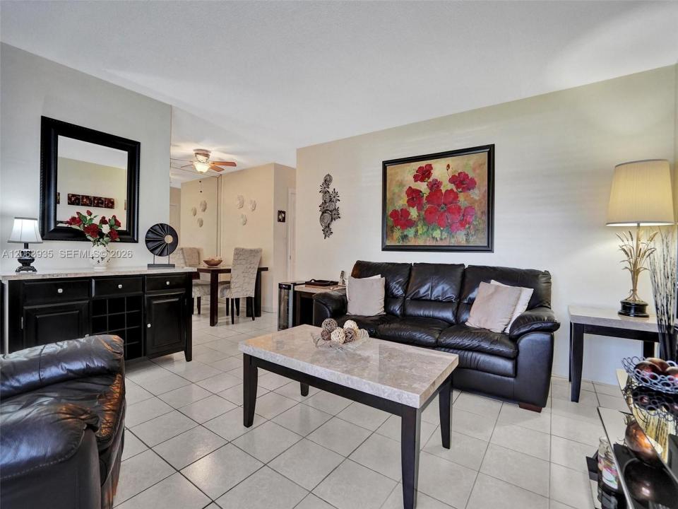 16901 NE 13th Ave 110, Miami, Florida 33162, USA
