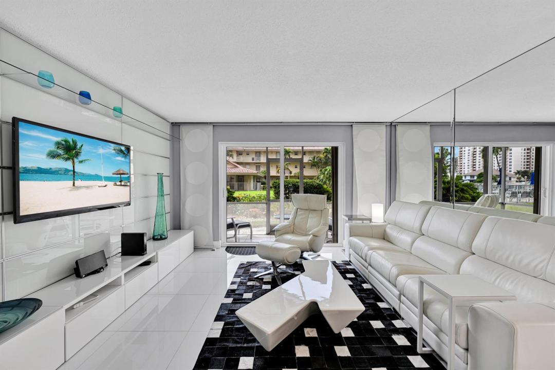 2600 Diana Drive 121, Hallandale Beach, Floride 33009, États-Unis