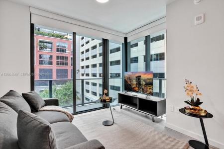 121 NE 5th St 512B, Miami, Florida 33132, USA