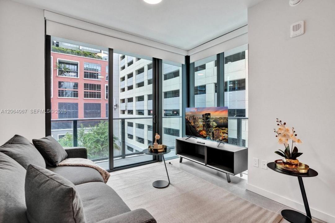 121 NE 5th St 512B, Miami, Florida 33132, Amerika Birleşik Devletleri