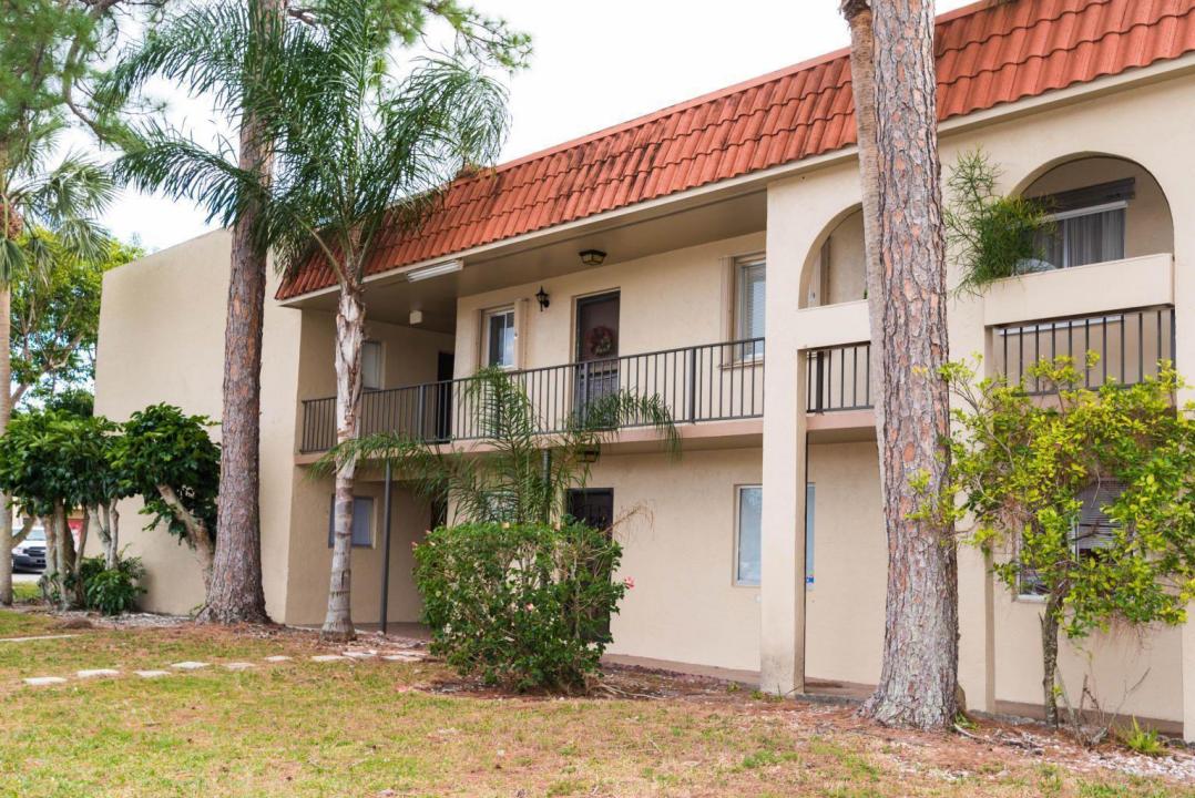 6054 FOREST HILL Boulevard 103, West Palm Beach, Florida 33415, Stati Uniti