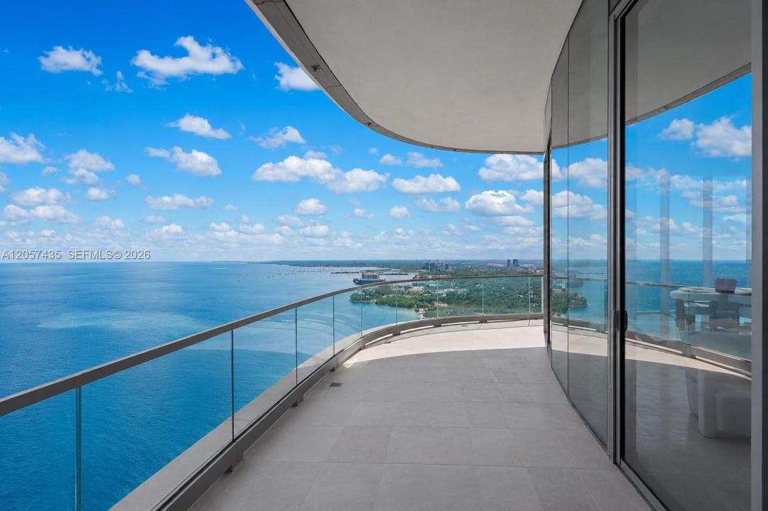175 SE 25th St PH4302, Miami, Florida 33129, Stati Uniti