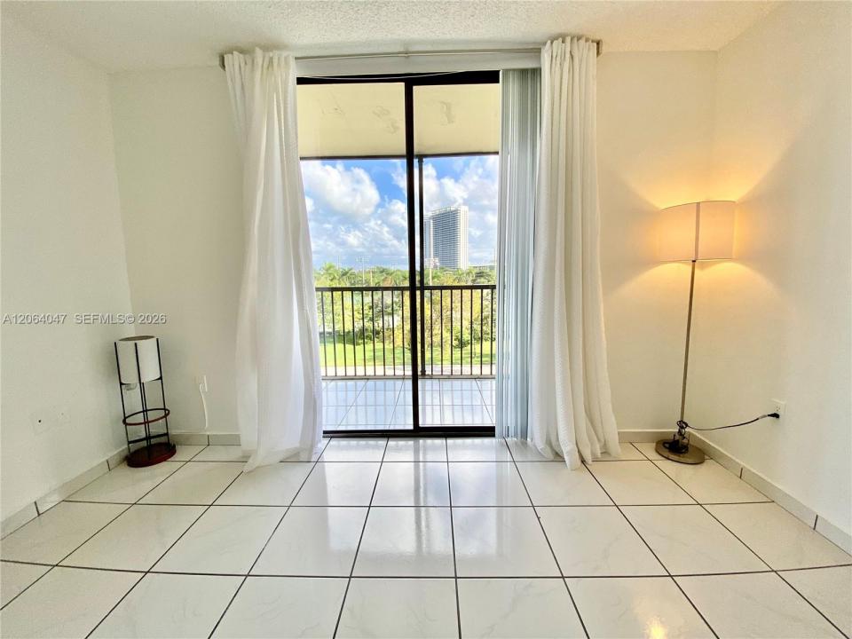 16950 DIXIE A536, North Miami Beach, Florida 33160, Stati Uniti