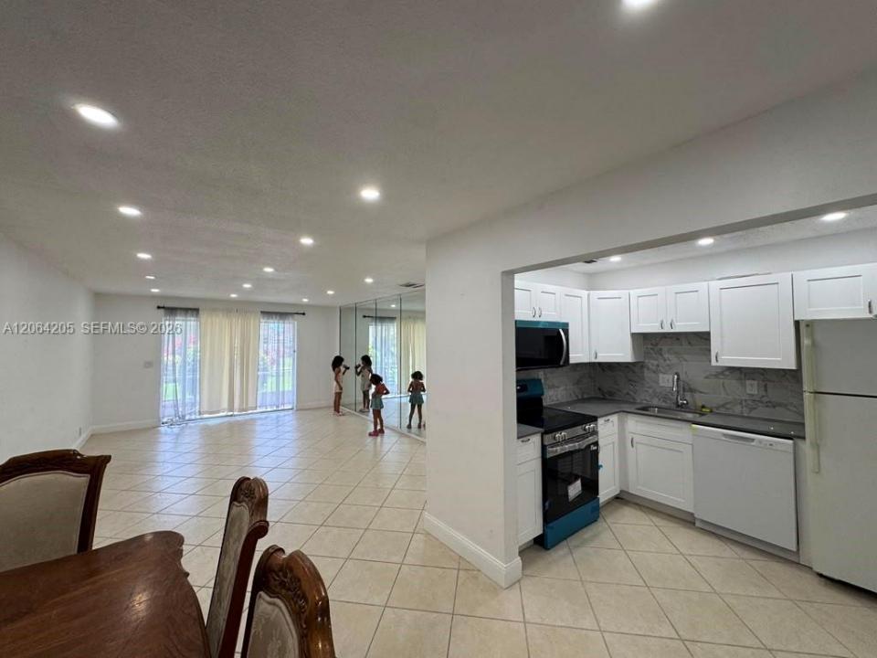 700 Layne Blvd 115, Hallandale Beach, Florida 33009, Stati Uniti