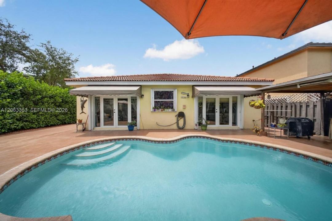 16437 SW 76th Ter, Miami, Florida 33193, USA