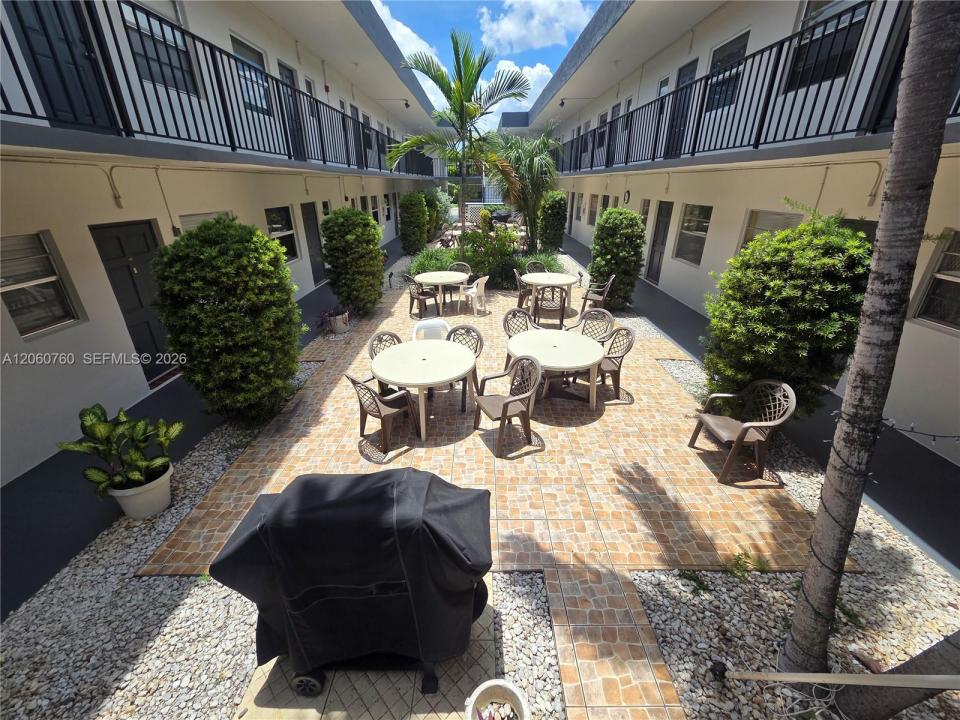 415 NE 2nd St 217, Hallandale Beach, Floride 33009, États-Unis