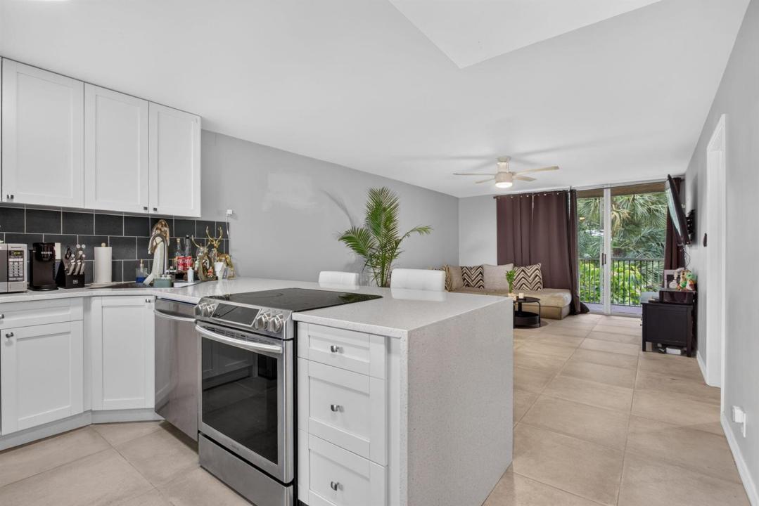 3301 NW 47th Terrace 308, Lauderdale Lakes, Floride 33319, États-Unis