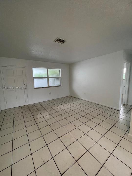 1243 NW 61st St 3, Miami, Floride 33142, États-Unis