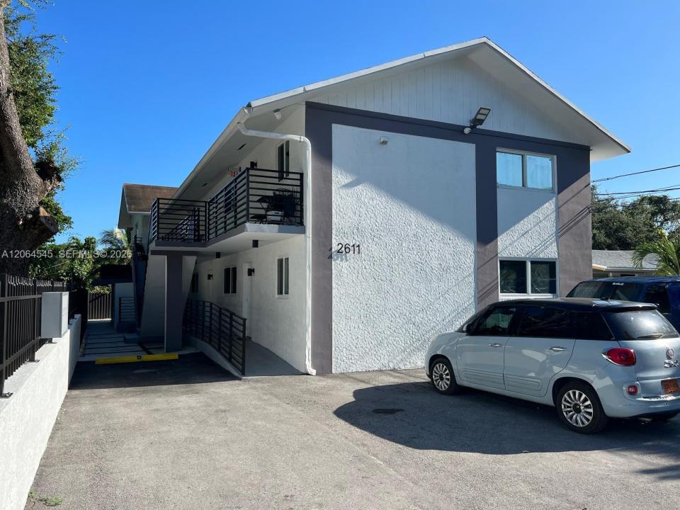 2611 NW 32nd St, Miami, Florida 33142, USA