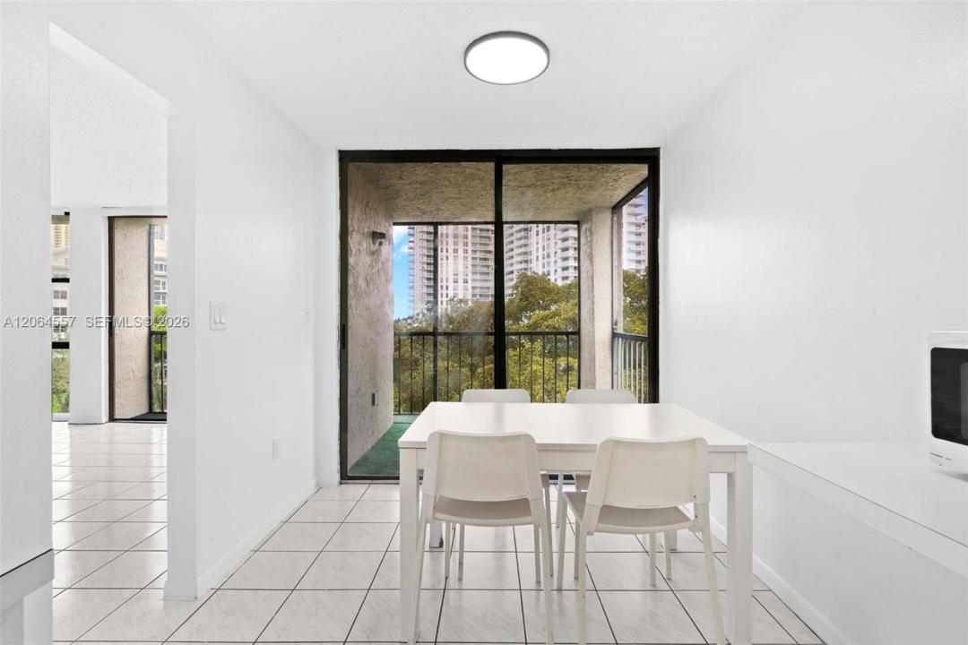 17500 N Bay Rd S508, Sunny Isles Beach, Florida 33160, USA