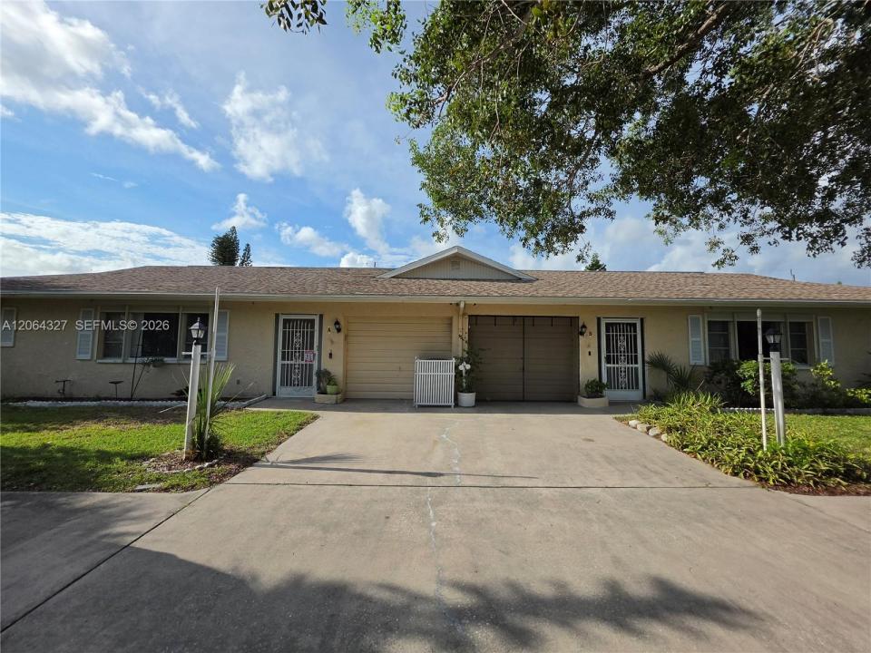 613 SE 46th Ter UNIT A-B, Cape Coral, Floride 33904, États-Unis