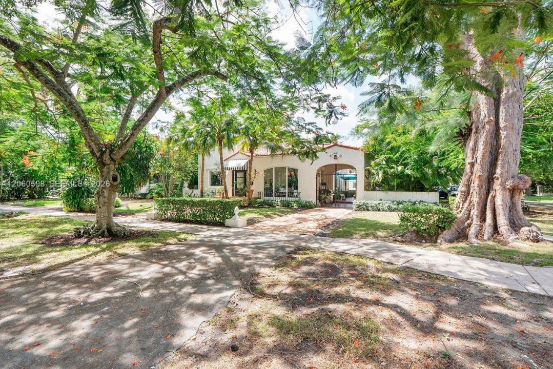1042 Sorolla Ave, Coral Gables, Florida 33134, USA