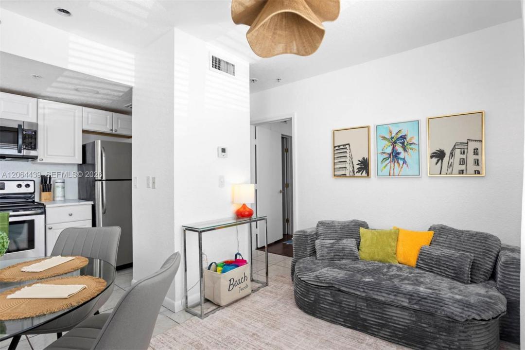 7326 Collins Ave 108, Miami Beach, Florida 33141, USA