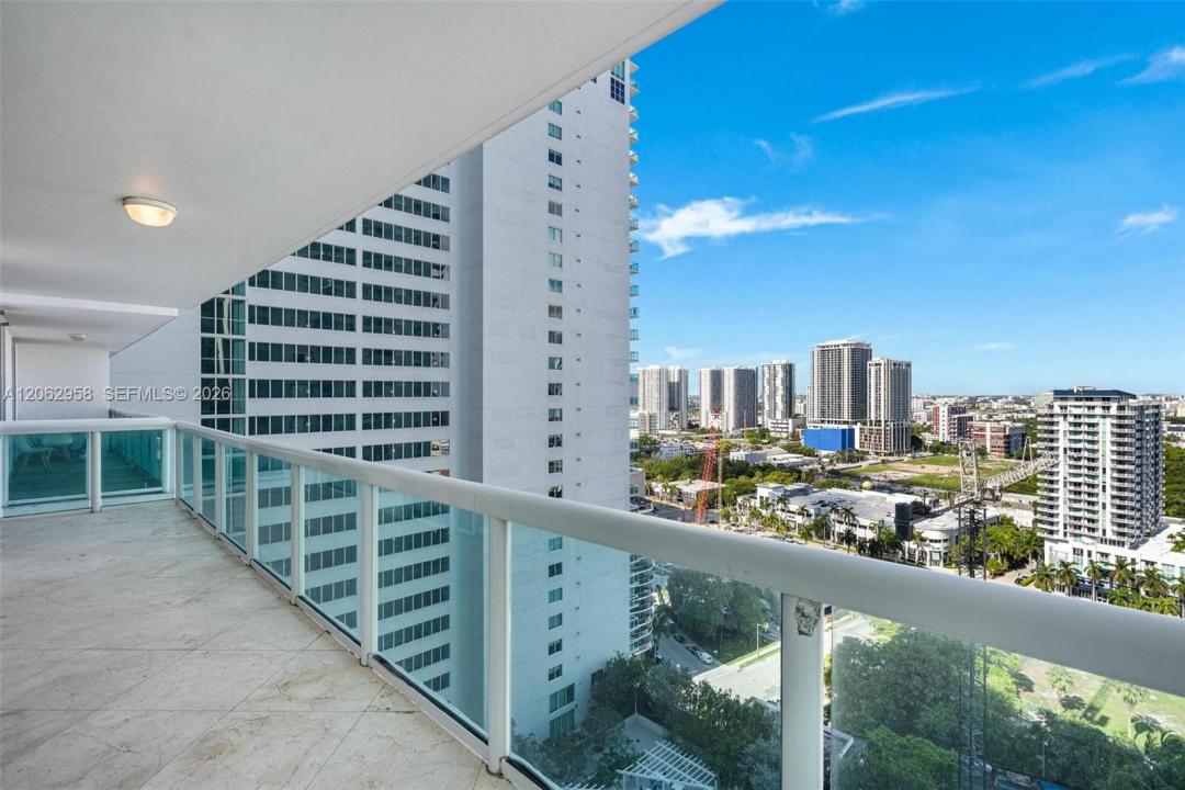 1800 N Bayshore Dr 2410, Miami, Floryda 33132, USA