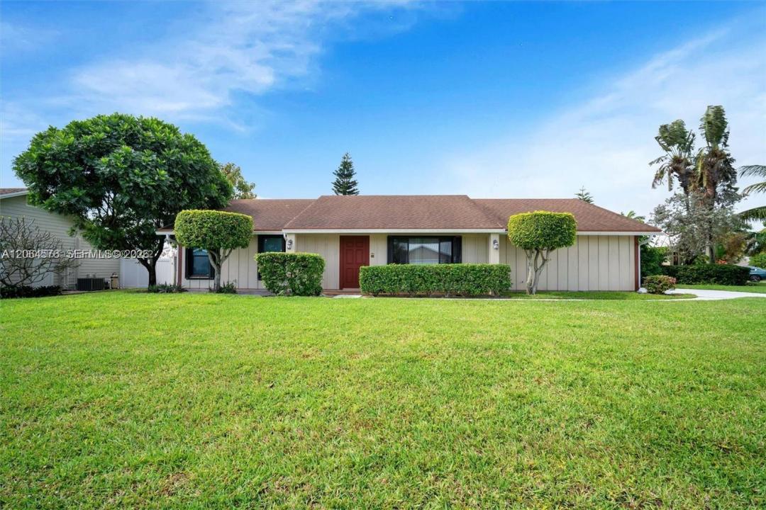 372 NW 35th Pl, Boca Raton, Florida 33431, USA