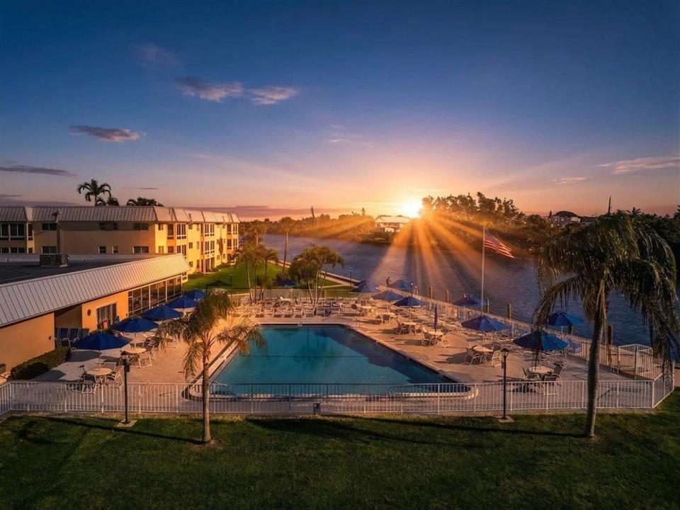 14 Colonial Club Drive 300, Boynton Beach, Floride 33435, États-Unis