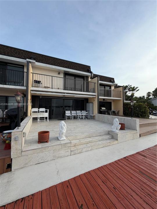 2761 NE 165th Ter 27, North Miami Beach, Floride 33160, États-Unis