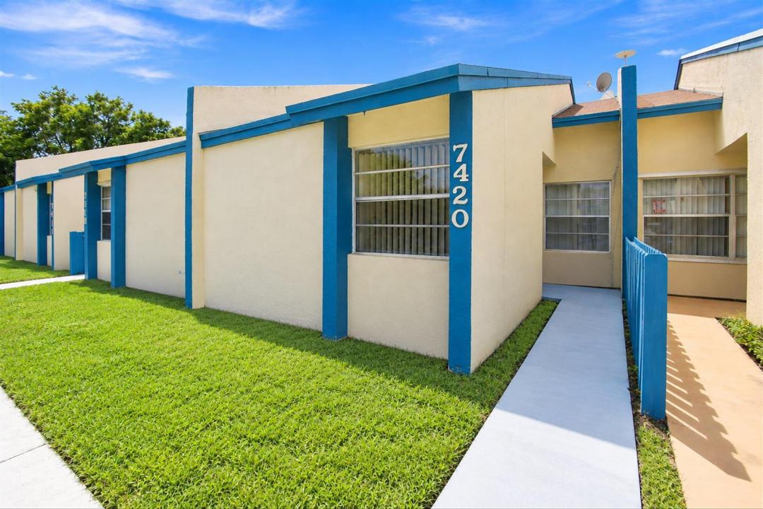 7420 NW 34th Street, Lauderhill, Floryda 33319, USA