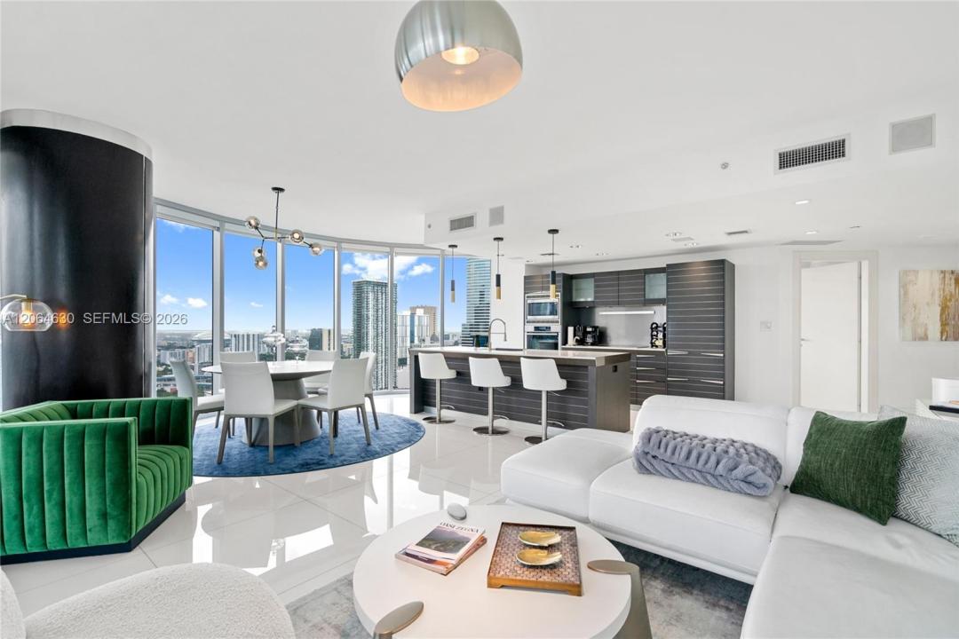 200 Biscayne Boulevard Way 3802, Miami, Florida 33131, USA