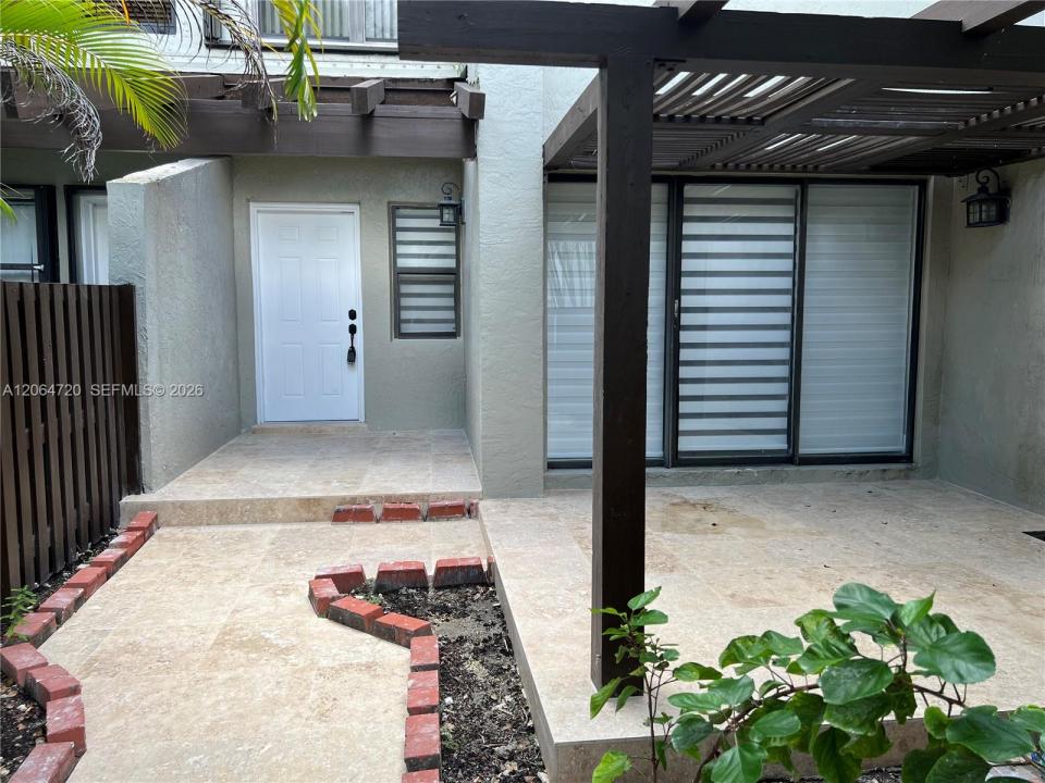 9990 NW 9th St Cir 102, Miami, Florida 33172, Stati Uniti
