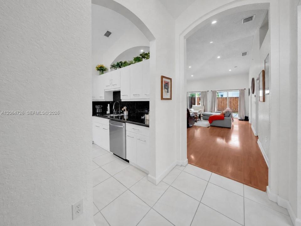 16220 SW 101st Ter, Miami, Floryda 33196, USA
